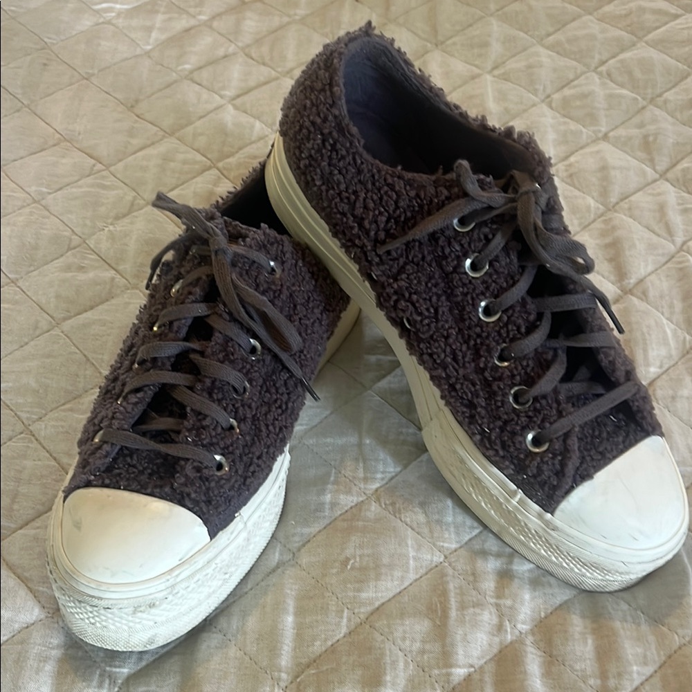 Converse Women/men taupe fleece
Sneakers
